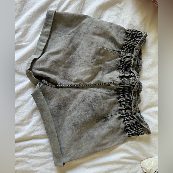 YMI Gray Paperbag Jean Shorts Size Large - Picture 3 of 5
